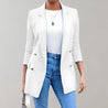 model draagt casual blazer jas voor dames 