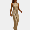 model draagt elegante jumpsuit met glitters glitter jumpsuit met open rug en riem band ideaal voor uitgaan feest jumpsuit