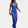 model draagt elegante jumpsuit met glitters glitter jumpsuit met open rug en riem band ideaal voor uitgaan feest jumpsuit