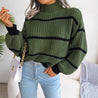 model draagt comfortabele turtleneck sweater coltrui van wol voor dames met strepen en lange mouwen 