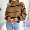 model draagt comfortabele turtleneck sweater coltrui van wol voor dames met strepen en lange mouwen 