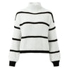 model draagt comfortabele turtleneck sweater coltrui van wol voor dames met strepen en lange mouwen 