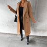 model draagt elegante trenchcoat jas voor dames lange jas met nopen wind en waterdicht winterjas voor dames