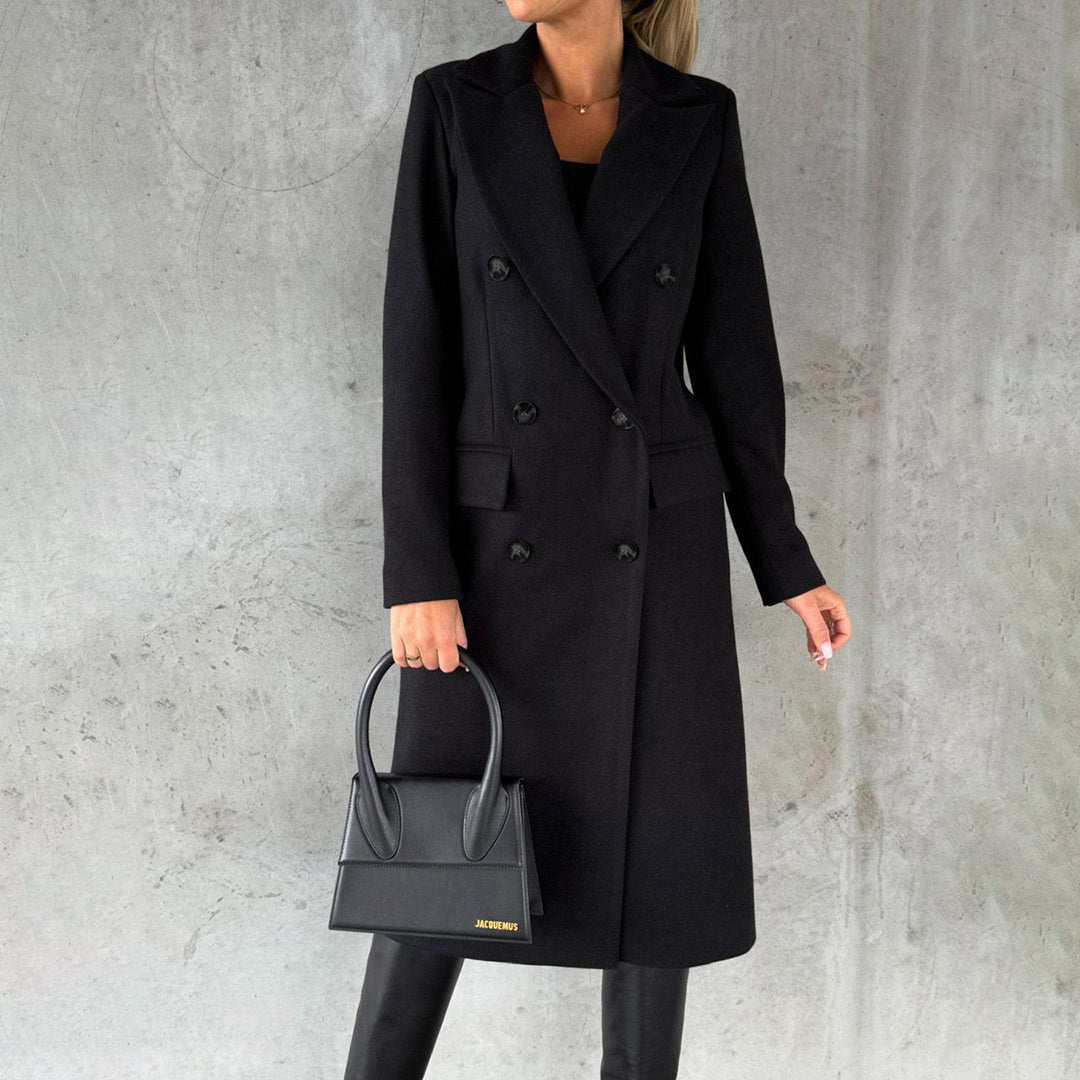 model draagt elegante trenchcoat jas voor dames lange jas met nopen wind en waterdicht winterjas voor dames