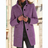 model draagt comfortabele lange trenchcoat jas voor dames herfstjas winterjas met knopen en hoge hals