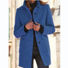 model draagt comfortabele lange trenchcoat jas voor dames herfstjas winterjas met knopen en hoge hals